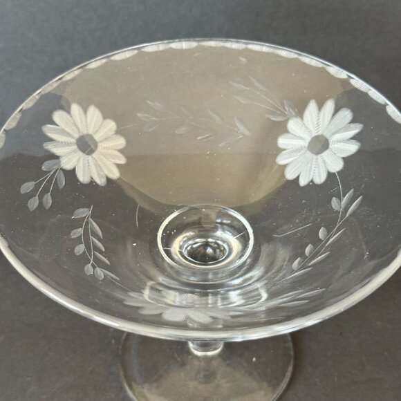 Vintage Clear Glass Etched Candy Dish Daisy & Vine Design 5" - Picture 5 of 5